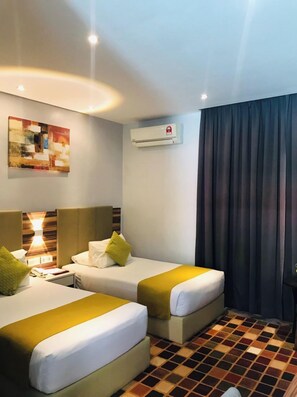 Desk, iron/ironing board, free WiFi - Villa Abadi Resort (Langkawi)