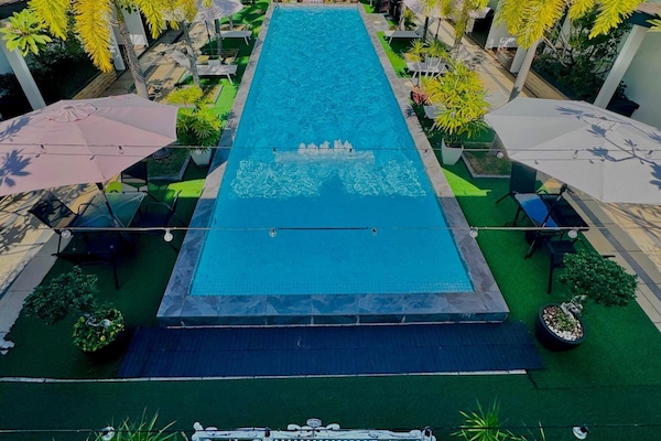 Kolam renang terbuka