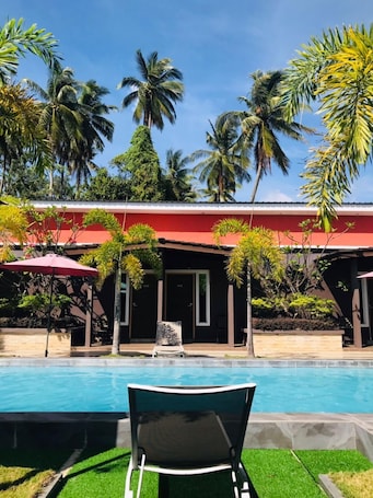 Outdoor pool. Villa Abadi Resort