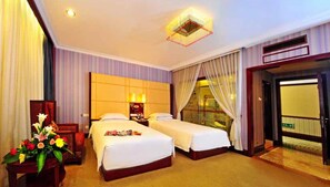 Minibar, escritorio, cortinas opacas y wifi gratis