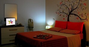 Doppelzimmer, Bergblick | Individuell dekoriert, schallisolierte Zimmer, Bügeleisen/Bügelbrett