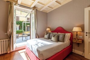 Suite estudio presidencial | Ropa de cama de alta calidad, colchones viscoelásticos, minibar