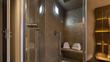 Superior Room | 1 bedroom, premium bedding, memory-foam beds, minibar