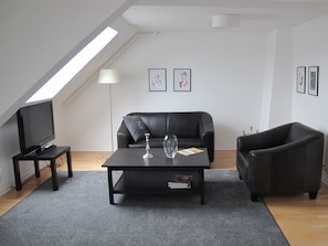 Apartment | Living area | TV