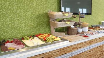 Free daily buffet breakfast