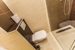 Appartement, 3 chambres (with garage) | Salle de bain