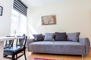 Perhehuoneisto, 2 makuuhuonetta (with garage) | Oleskelualue | Taulutelevisio