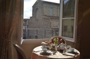 Chambre Classique Double ou avec lits jumeaux, vue ville | Vue de la chambre