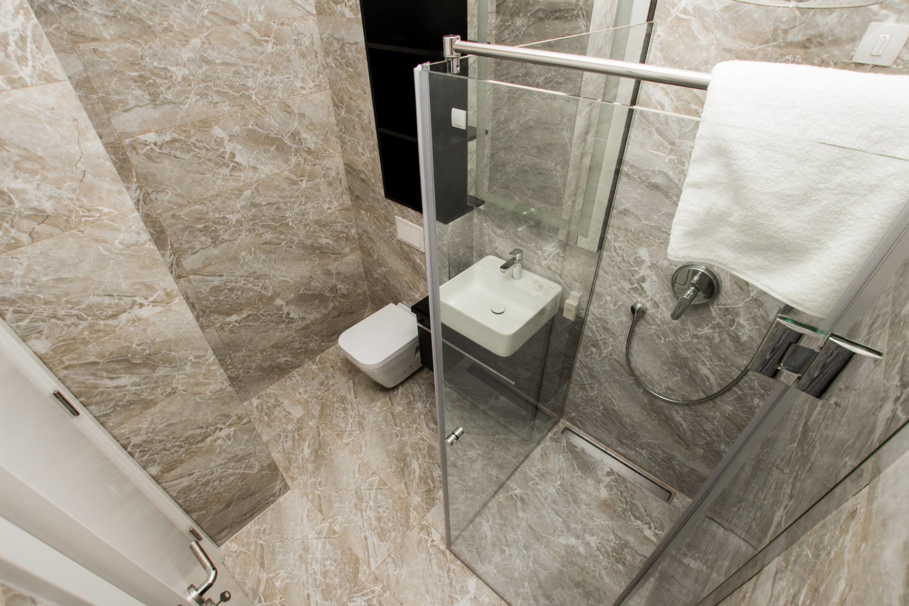 family triple room, mountain view | bathroom | shower, free toiletries, hair dryer, bathrobes