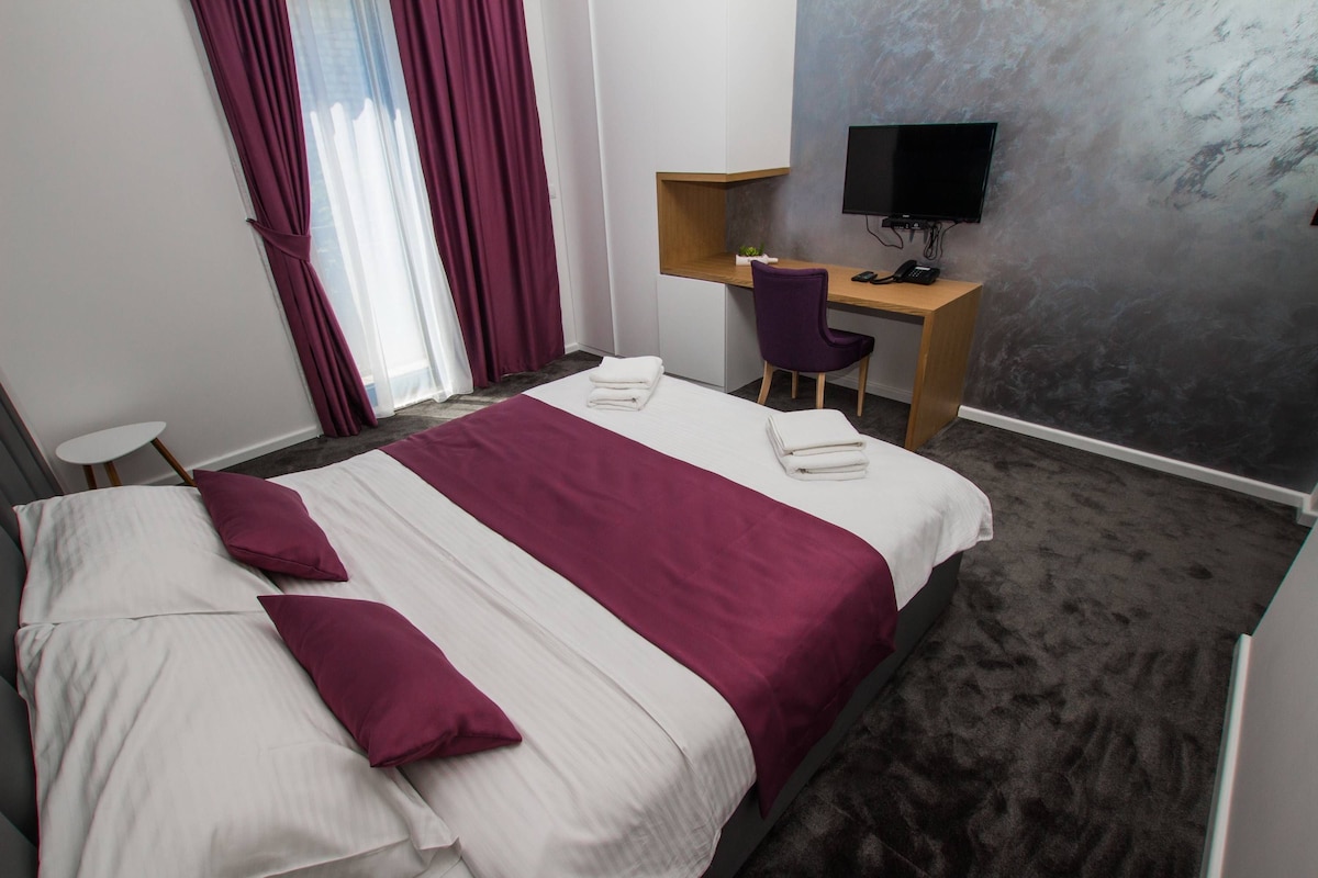 Premium bedding, minibar, in-room safe, desk
