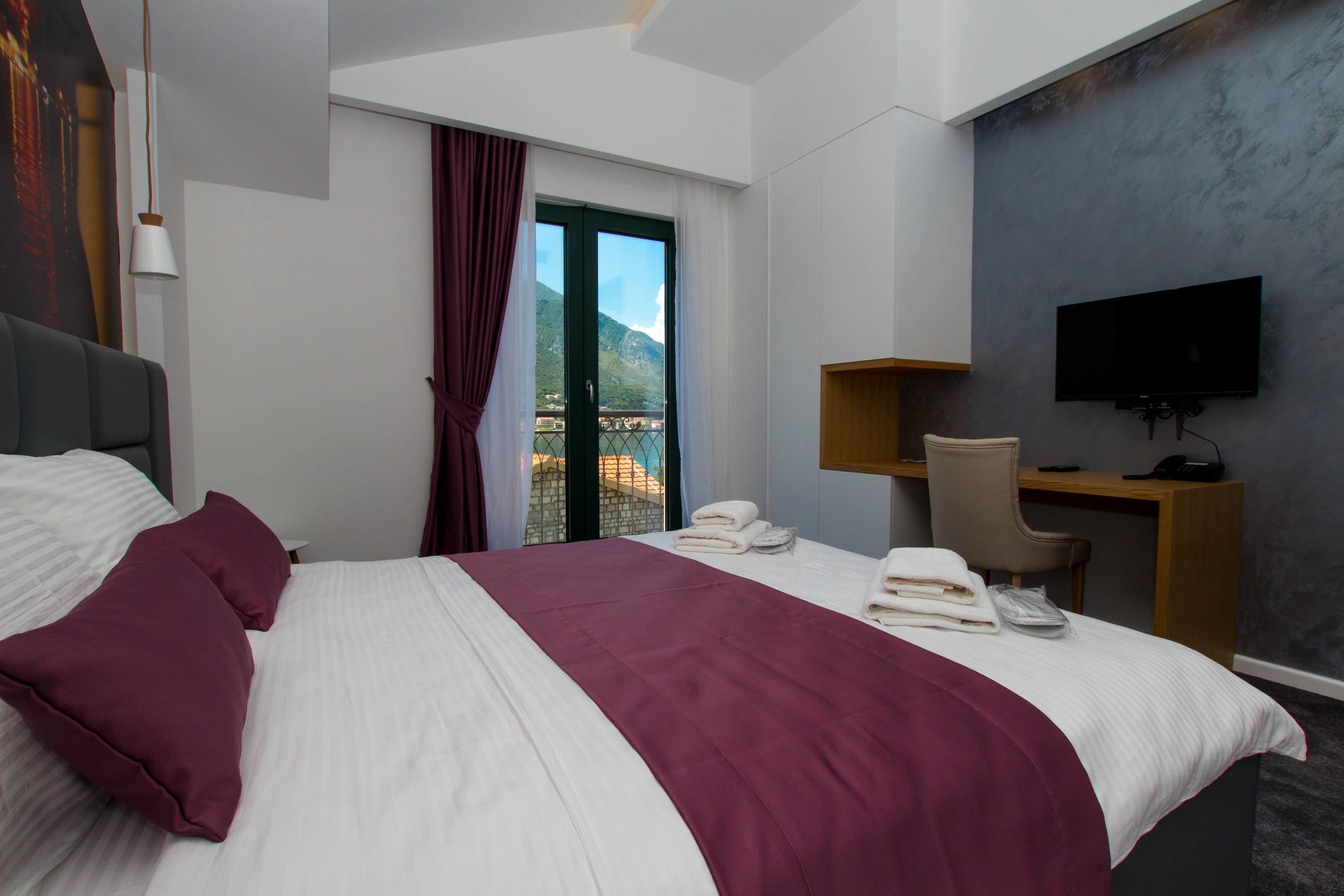 double room, balcony, sea view | premium bedding, minibar, in-room safe, desk