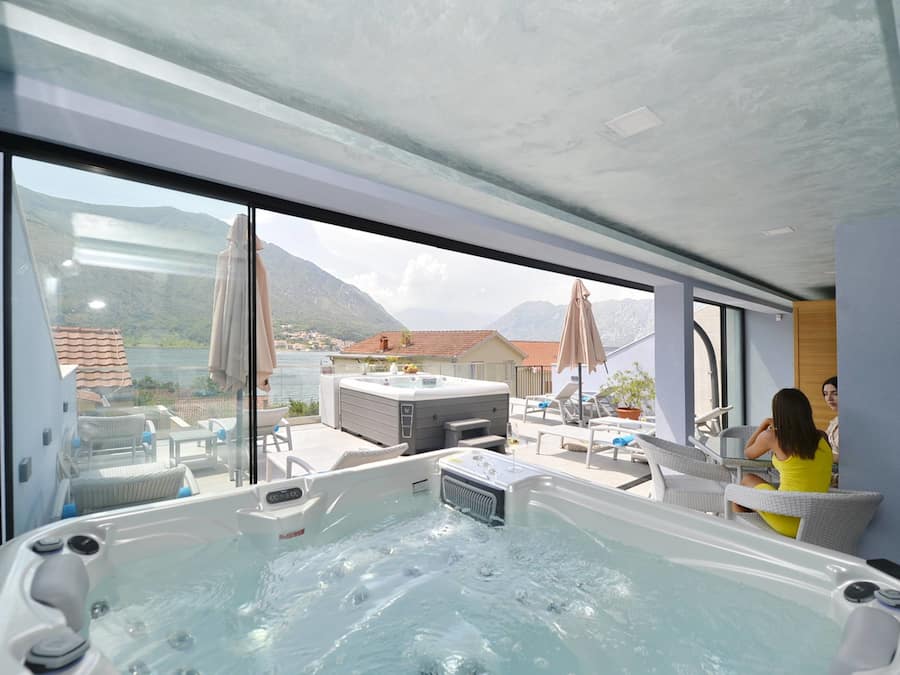 Indoor spa tub
