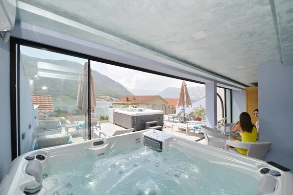 Bañera de hidromasaje interior