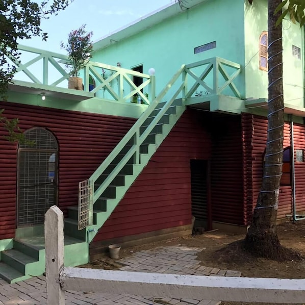 Exterior - UK Bed & Breakfast - Hostel (Chaung Thar)
