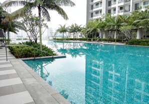 2 outdoor pools