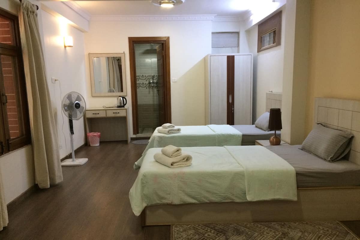 Basic Twin Room, Private Bathroom | 1 bedroom, hypo-allergenic bedding, Select Comfort beds