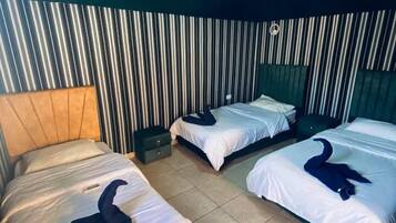 Superior-Doppel- oder -Zweibettzimmer, Bergblick, Bergseite | 1 Schlafzimmer, hochwertige Bettwaren, laptopgeeigneter Arbeitsplatz