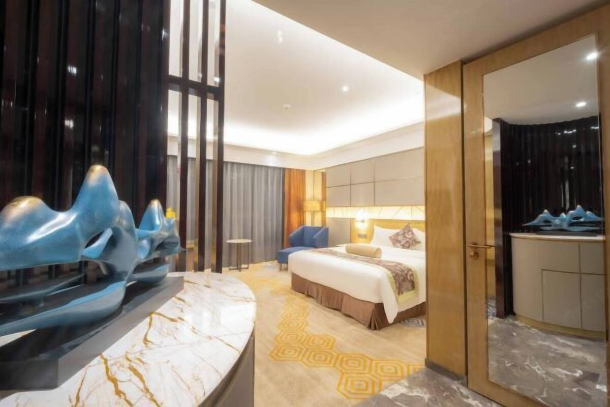 In-room safe, blackout curtains, iron/ironing board, free WiFi