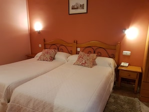 Standard Double Room | Desk, blackout curtains, soundproofing, free WiFi - Hotel San Miguel (Segovia)