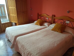 Standard Double Room | Desk, blackout curtains, soundproofing, free WiFi - Hotel San Miguel (Segovia)