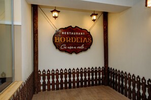 Breakfast, lunch and dinner served