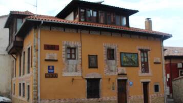 Vista frontal de la propiedad
