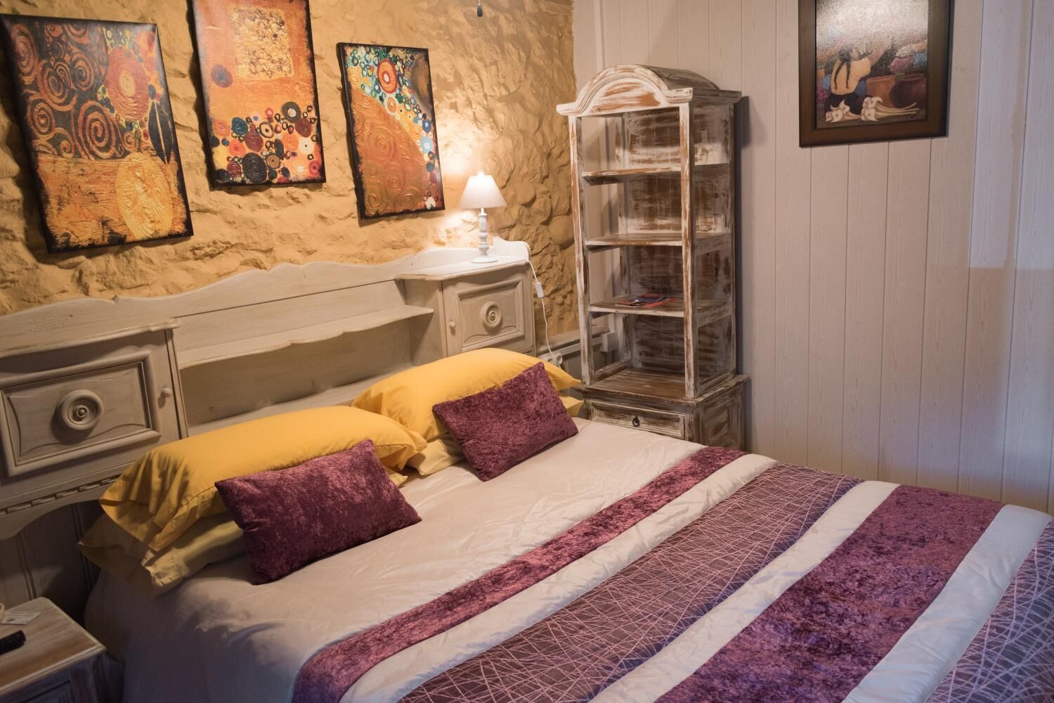 Cofres nos quartos, berços (sobretaxa), Wi-Fi de cortesia