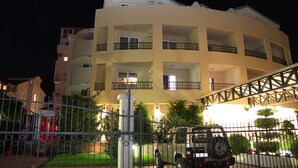 Unclassified image, 3 of 22, button - Hotel Mirenza (Budva)