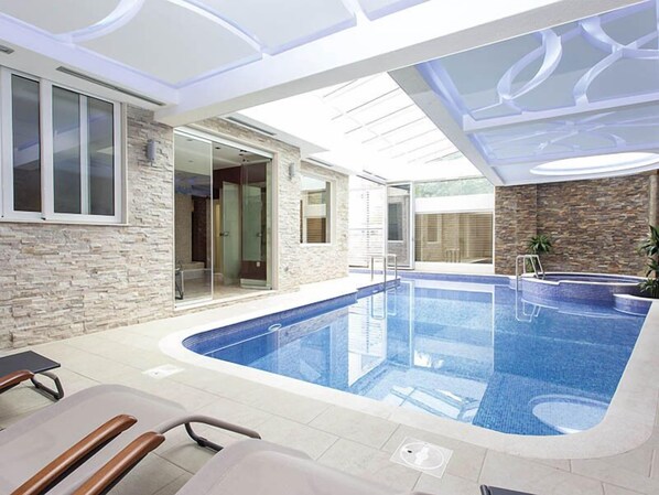 Indoor pool - Hotel Mirenza (Budva)