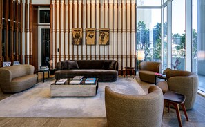 Sala de estar en el lobby