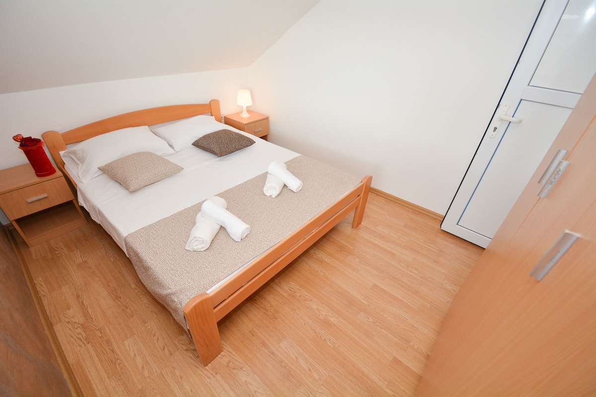 1 bedroom, premium bedding, desk, iron/ironing board