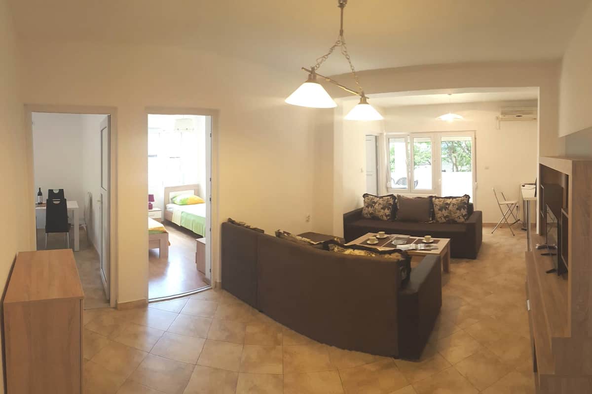 1 bedroom, premium bedding, desk, iron/ironing board