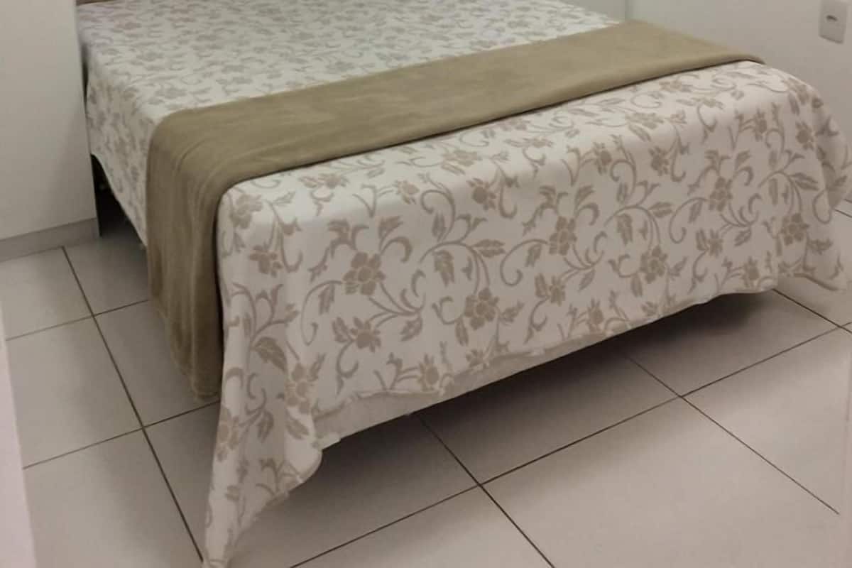 Romantic Double Room | Desk, iron/ironing board, free WiFi, bed sheets