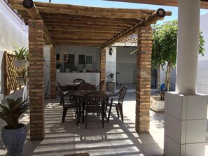 Vista frontal de la propiedad