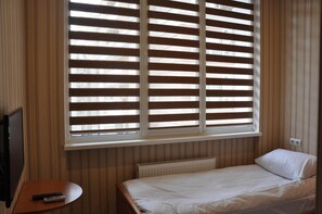Hochwertige Bettwaren, Zimmersafe, Bügeleisen/Bügelbrett