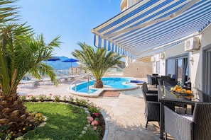Outdoor pool - Montelux Apartments (Becici)