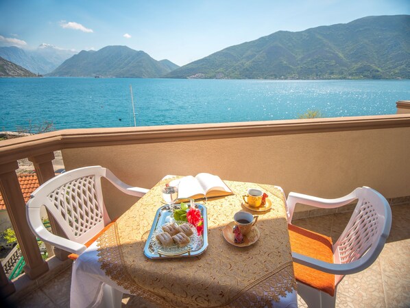 Departamento panorámico, 1 habitación, Terraza, vista al mar | Ropa de cama de alta calidad y decoración personalizada 