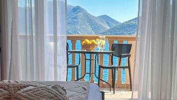 Studio Romantis, 1 kamar tidur, balkon, pemandangan laut | Pemandangan pantai/laut