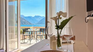 浪漫开间, 1 间卧室, 阳台, 海景 | 起居区 | 平板电视