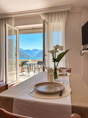 Romantisches Studio, 1 Schlafzimmer, Balkon, Meerblick | Wohnbereich