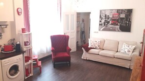 Unclassified image, 5 of 27, button - Charming Apartment (Berlin)