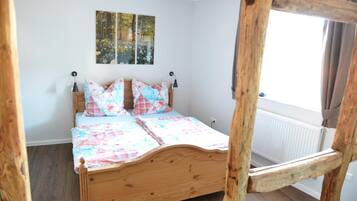 Meja kerja, kedap suara, Wi-Fi gratis, dan seprai linen