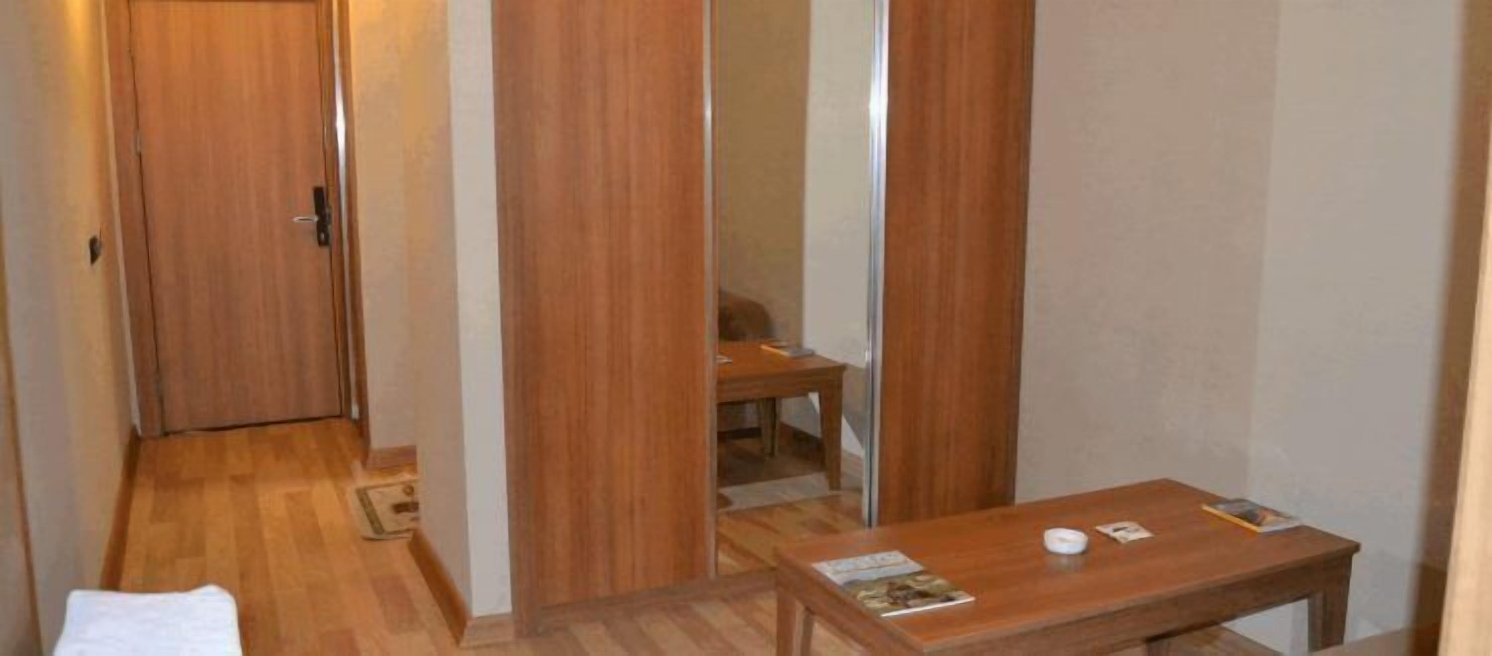 suite (3 people ) | room amenity