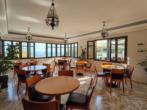 Télévision à écran plat