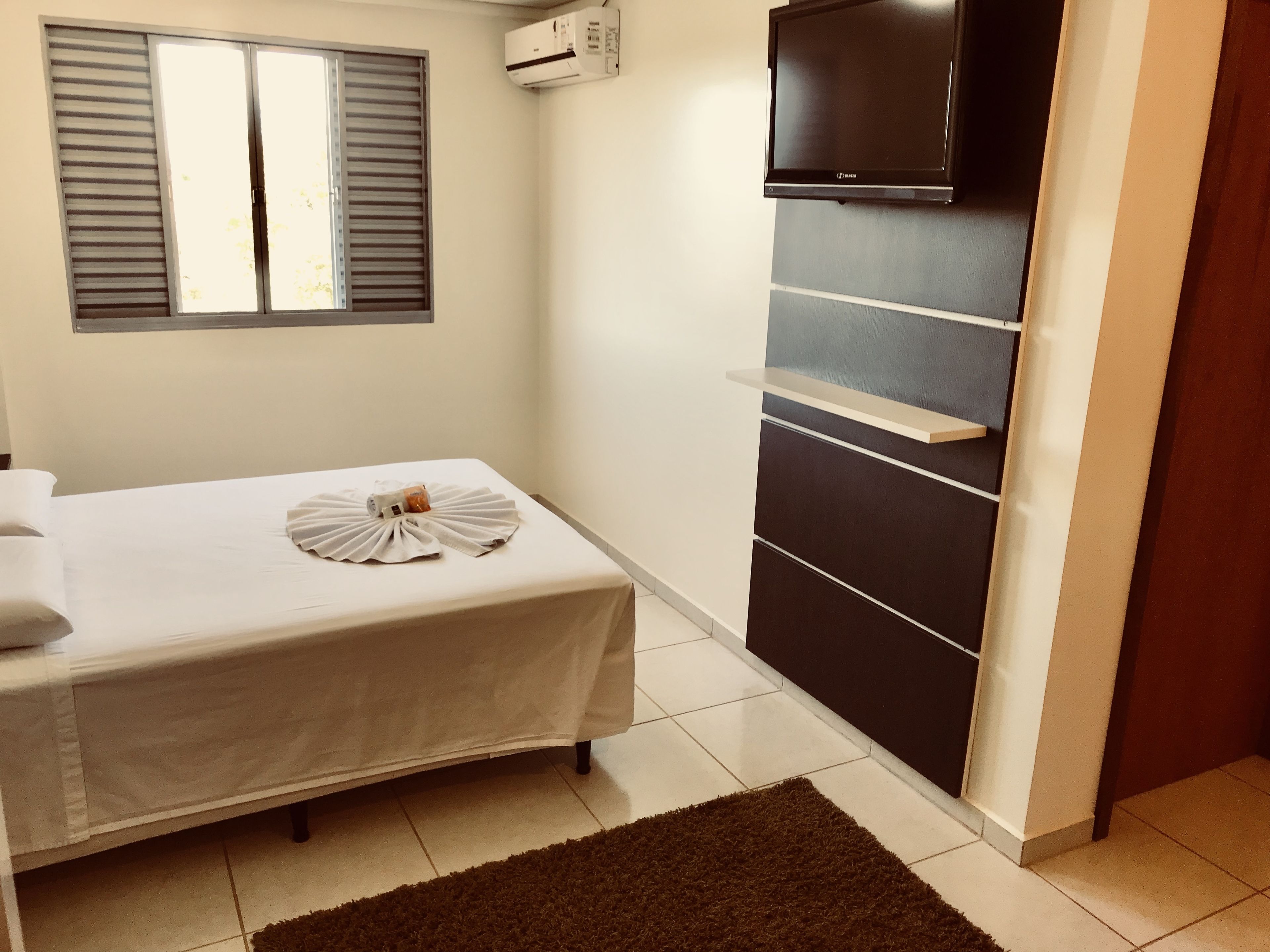 executive room | desk, soundproofing, iron/ironing board, cots/infant beds