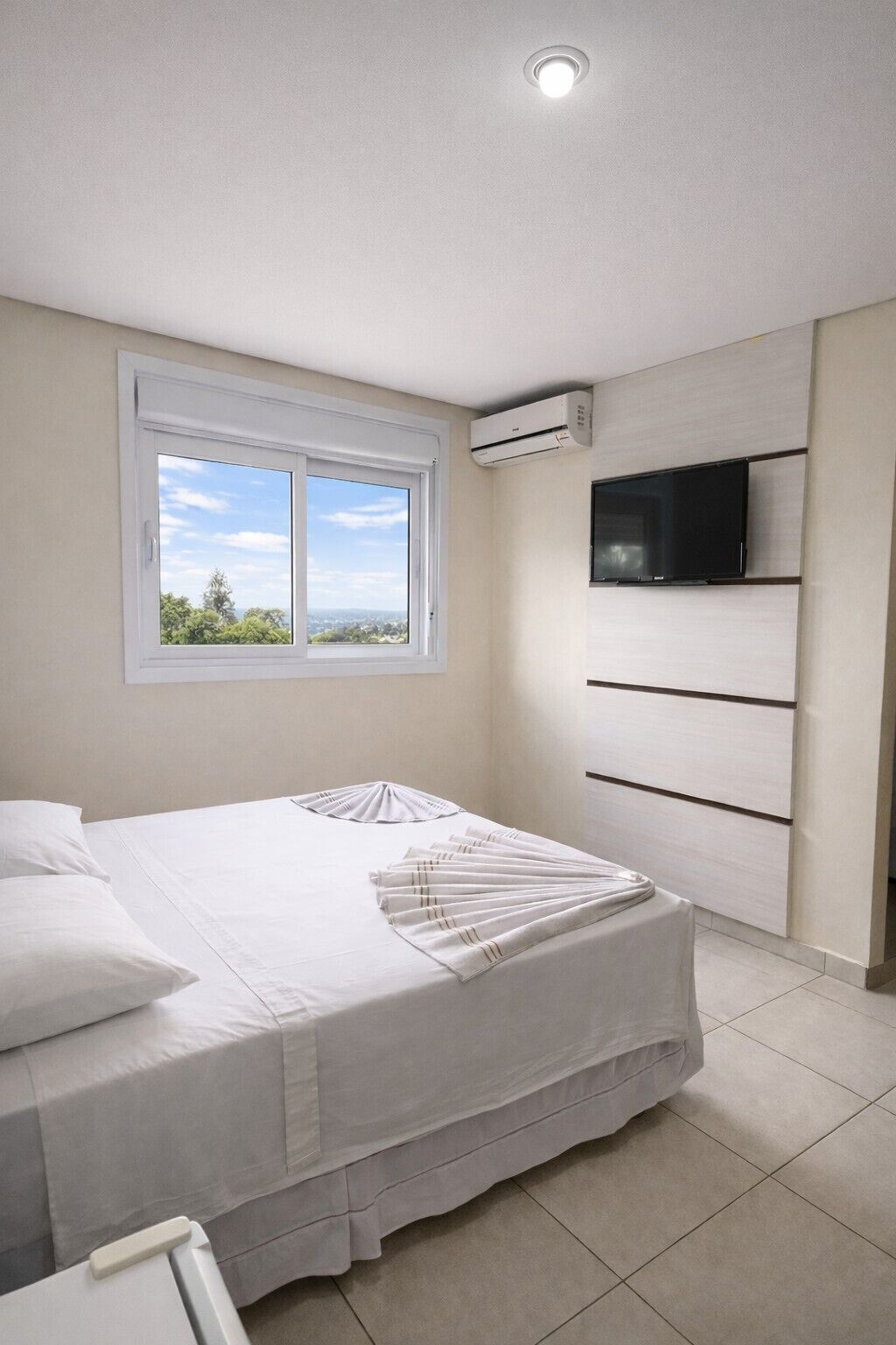 Rom – deluxe, 1 dobbeltseng | Skrivebord, lydisolert, strykejern/-brett og barnesenger