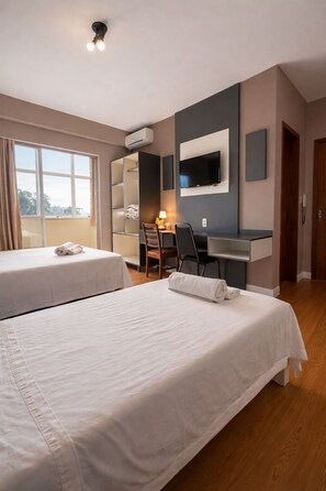 Desk, soundproofing, iron/ironing board, cots/infant beds - Hotel Nossa Casa (Ijui)
