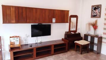 10 bedrooms, Egyptian cotton sheets, premium bedding, minibar