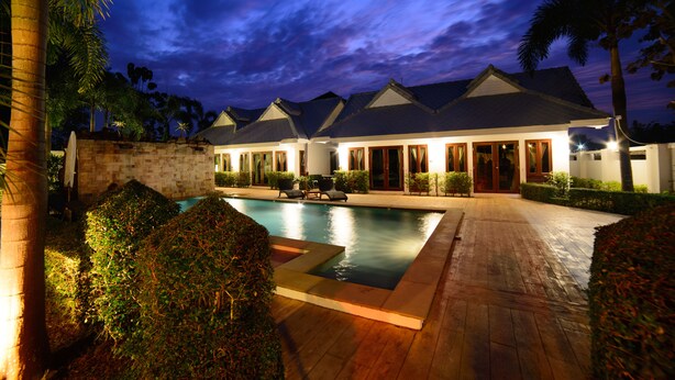 A resort with a swimming pool, multiple guest rooms, and a well-maintained garden. - RungNara Pool Villa (San Sai)