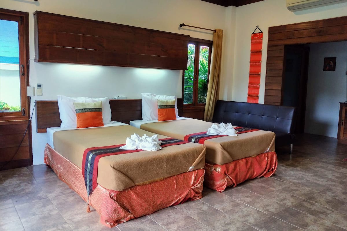 10 bedrooms, Egyptian cotton sheets, premium bedding, minibar
